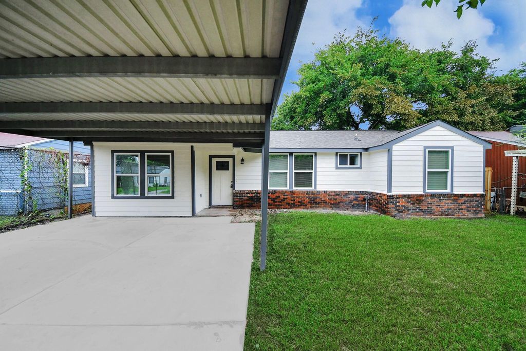 10521 Chesterfield Drive, Houston, TX 77051