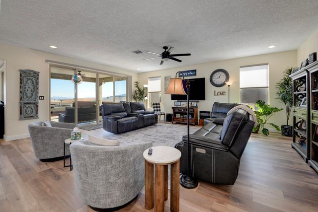 2768 Kings Canyon Loop NE, Rio Rancho, NM 87144