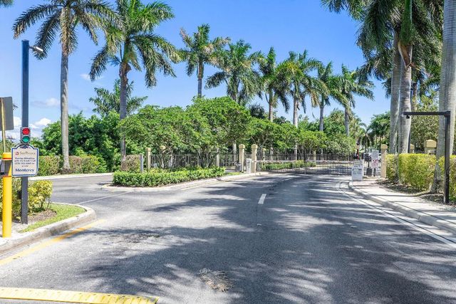 286 Lake Monterey Circle, Boynton Beach, FL 33426