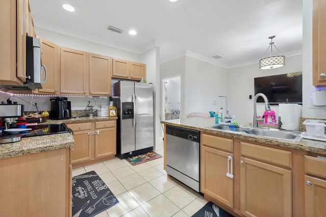 286 Lake Monterey Circle, Boynton Beach, FL 33426