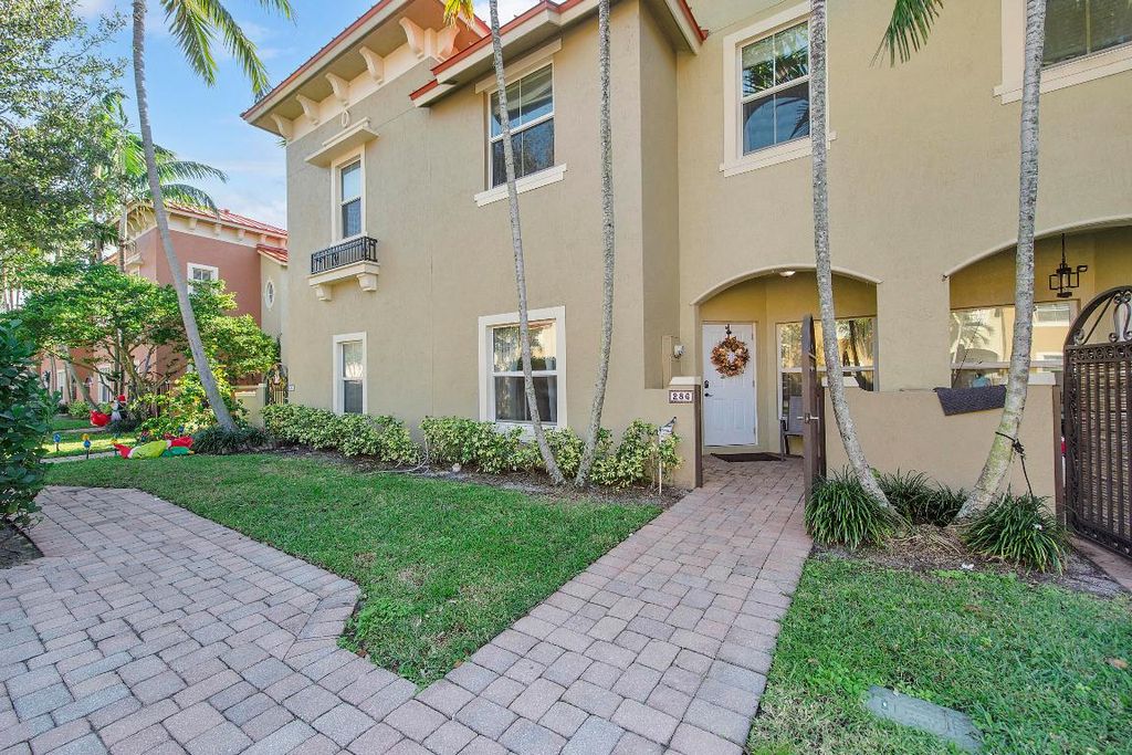 286 Lake Monterey Circle, Boynton Beach, FL 33426