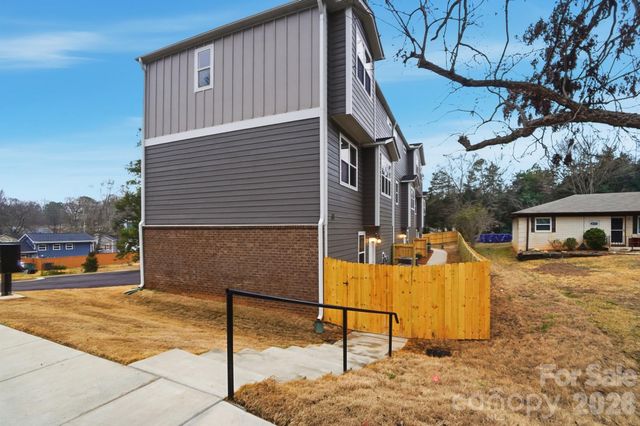 8935 Sharonbrook Drive, Charlotte, NC 28210