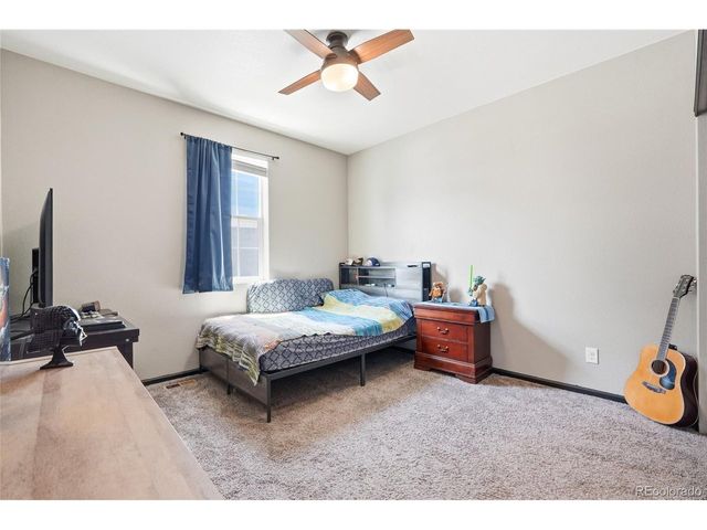 10447 Stagecoach Ave, Longmont, CO 80504
