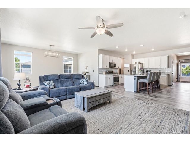 10447 Stagecoach Ave, Longmont, CO 80504