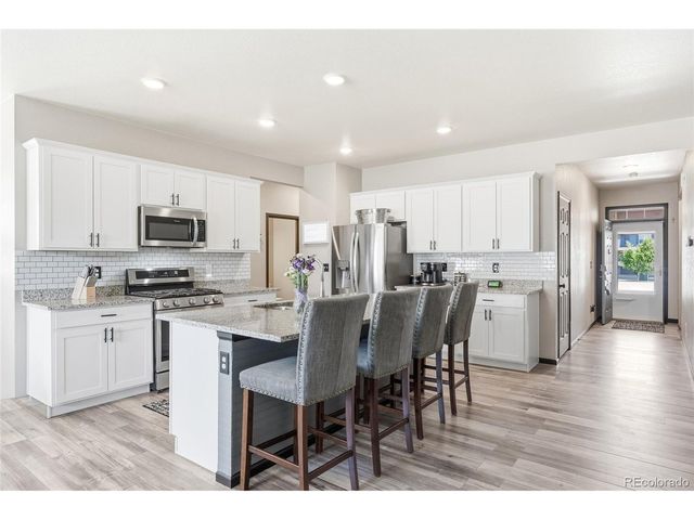 10447 Stagecoach Ave, Longmont, CO 80504