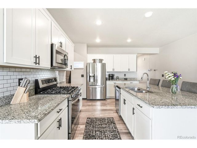 10447 Stagecoach Ave, Longmont, CO 80504