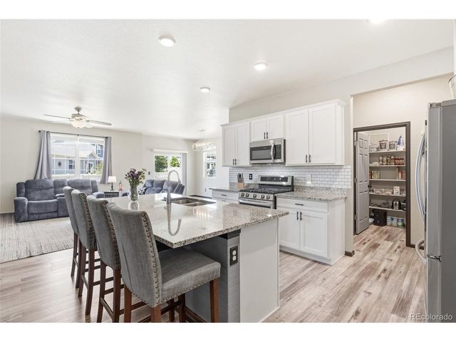 10447 Stagecoach Ave, Longmont, CO 80504
