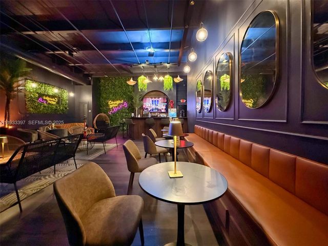 7700 NW 56th St, Doral, FL 33166