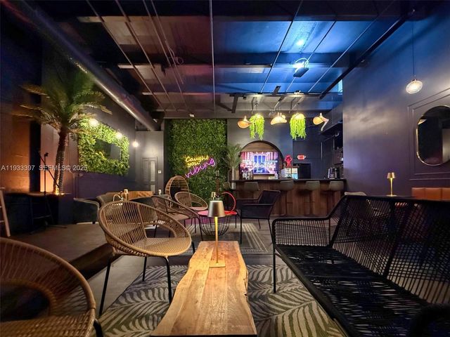 7700 NW 56th St, Doral, FL 33166