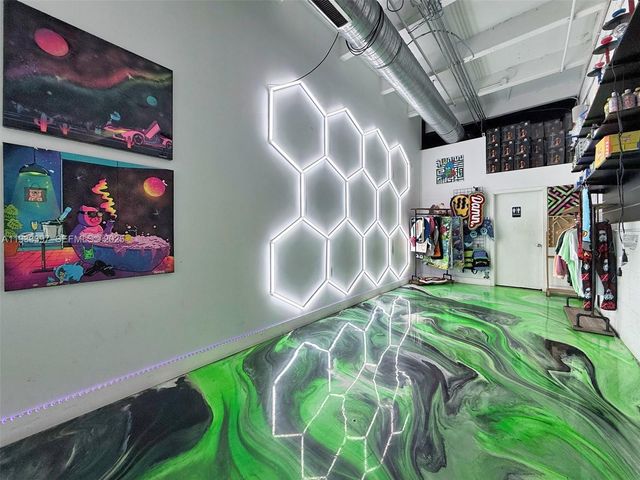 7700 NW 56th St, Doral, FL 33166