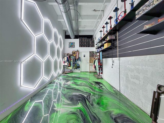 7700 NW 56th St, Doral, FL 33166