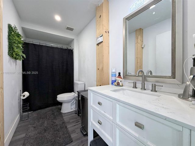 7700 NW 56th St, Doral, FL 33166