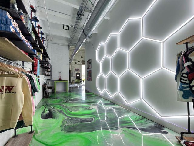 7700 NW 56th St, Doral, FL 33166