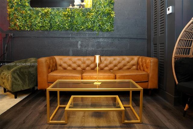 7700 NW 56th St, Doral, FL 33166