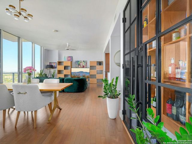 610 E Market St Unit 2816, San Antonio, TX 78205