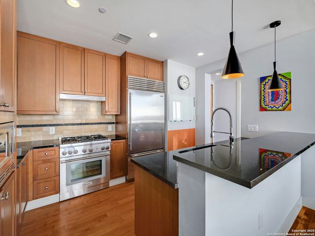 610 E Market St Unit 2816, San Antonio, TX 78205