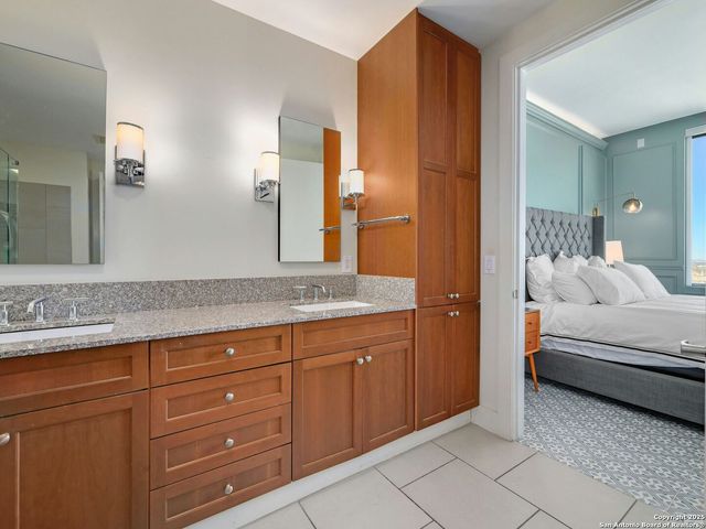 610 E Market St Unit 2816, San Antonio, TX 78205