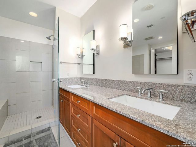 610 E Market St Unit 2816, San Antonio, TX 78205