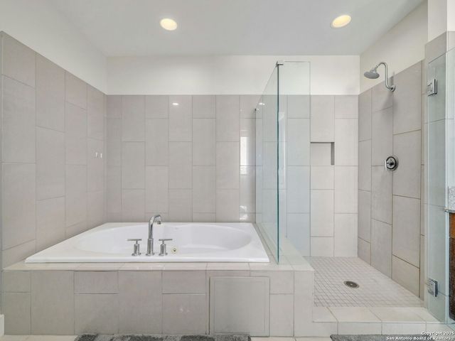 610 E Market St Unit 2816, San Antonio, TX 78205