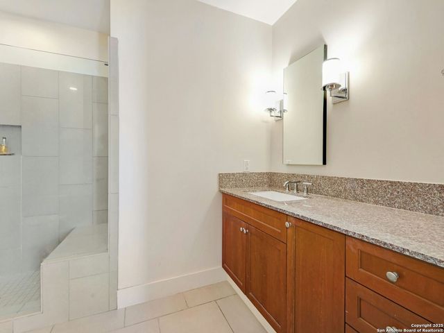 610 E Market St Unit 2816, San Antonio, TX 78205