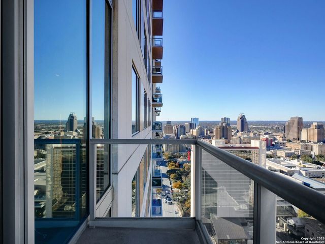 610 E Market St Unit 2816, San Antonio, TX 78205