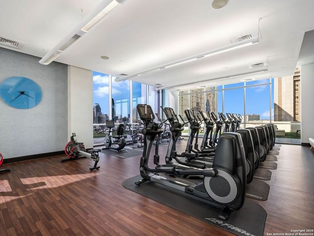 610 E Market St Unit 2816, San Antonio, TX 78205