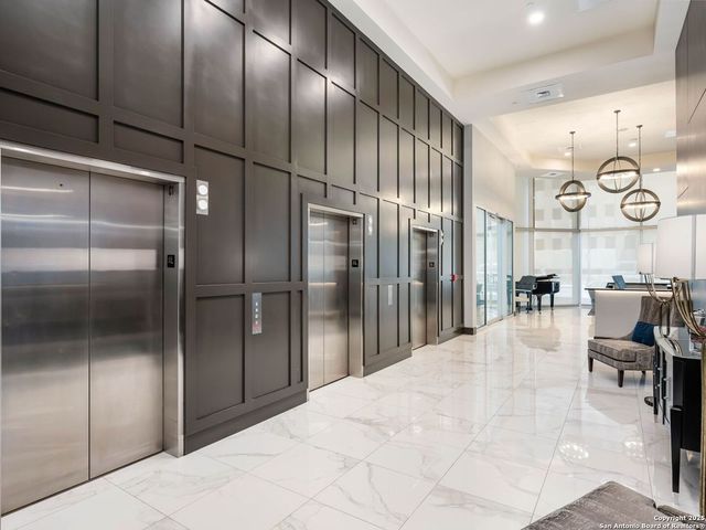 610 E Market St Unit 2816, San Antonio, TX 78205