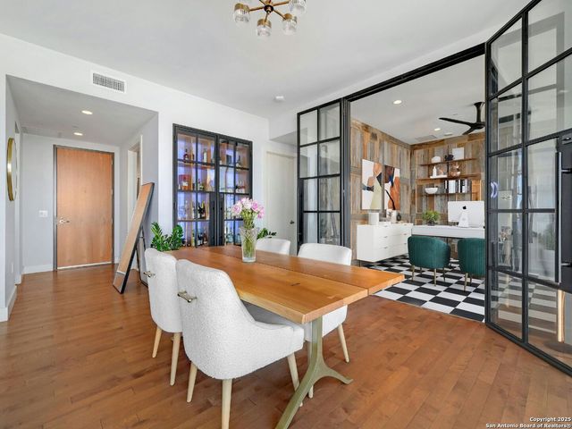 610 E Market St Unit 2816, San Antonio, TX 78205