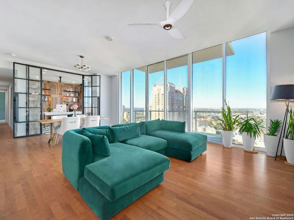 610 E Market St Unit 2816, San Antonio, TX 78205