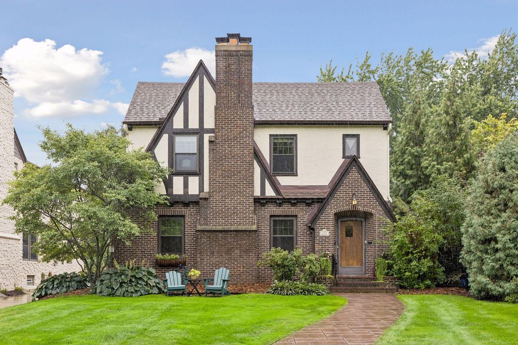 215 W Minnehaha Parkway, Minneapolis, MN 55419 — exterior