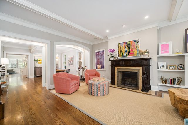 2131 W Schiller Street, Chicago, IL 60622
