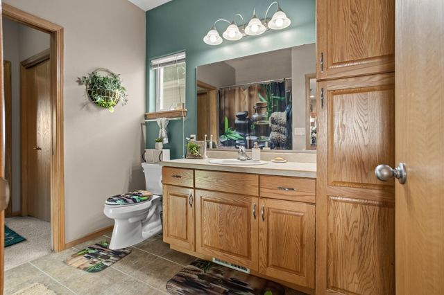4841 50th Avenue S, Fargo, ND 58104