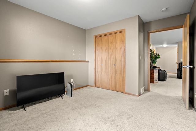 4841 50th Avenue S, Fargo, ND 58104