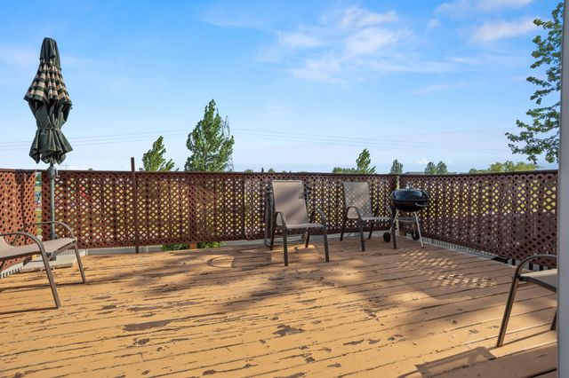 4841 50th Avenue S, Fargo, ND 58104
