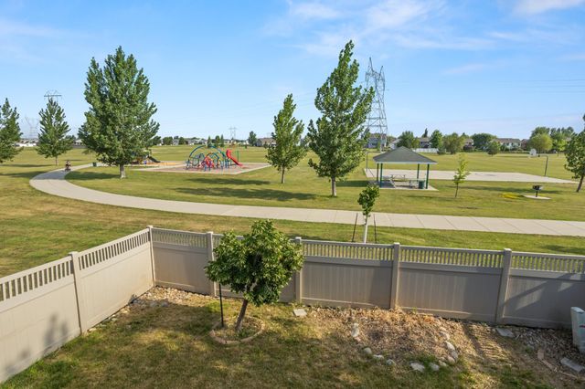 4841 50th Avenue S, Fargo, ND 58104