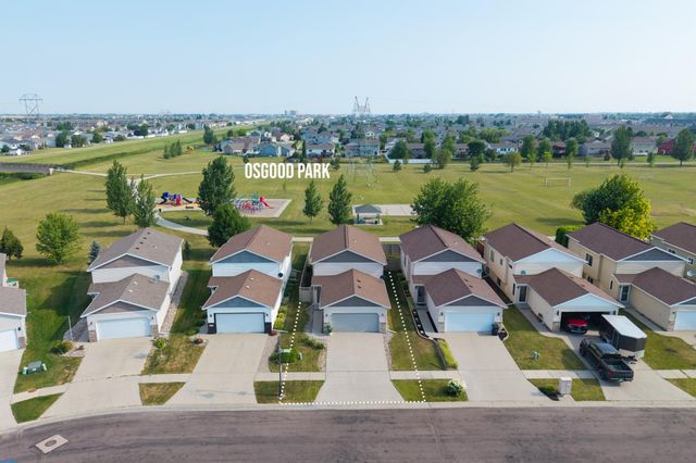 4841 50th Avenue S, Fargo, ND 58104