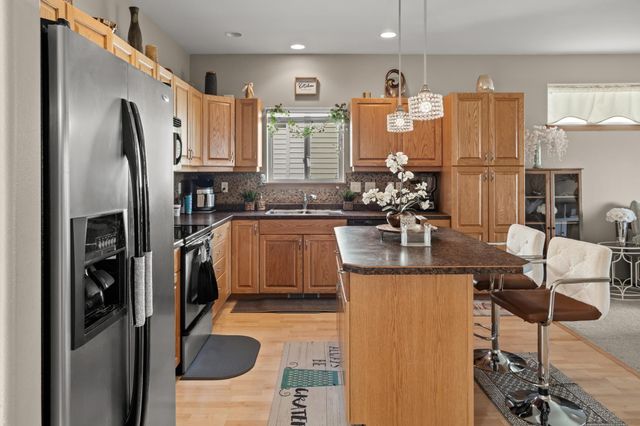 4841 50th Avenue S, Fargo, ND 58104