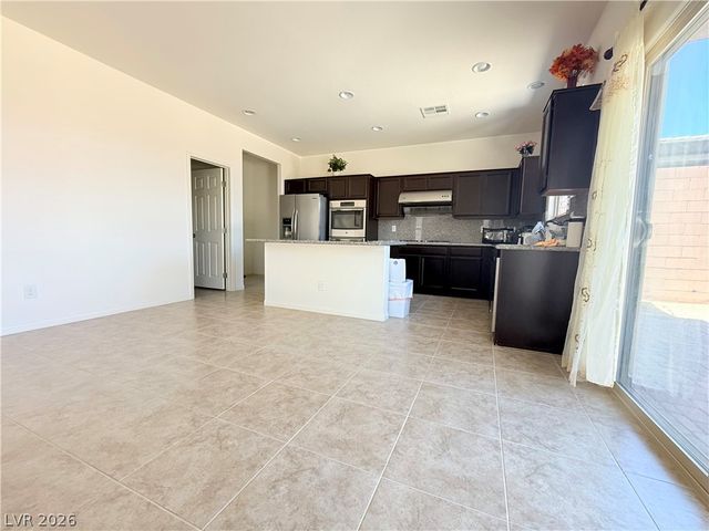 10560 Pelican Island Avenue, Las Vegas, NV 89166