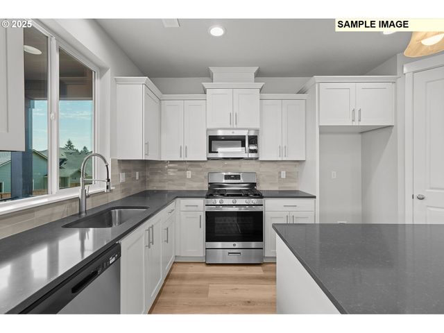 919 Ne SAGEBRUSH Dr, Estacada, OR 97023