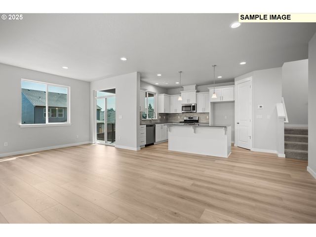 919 Ne SAGEBRUSH Dr, Estacada, OR 97023