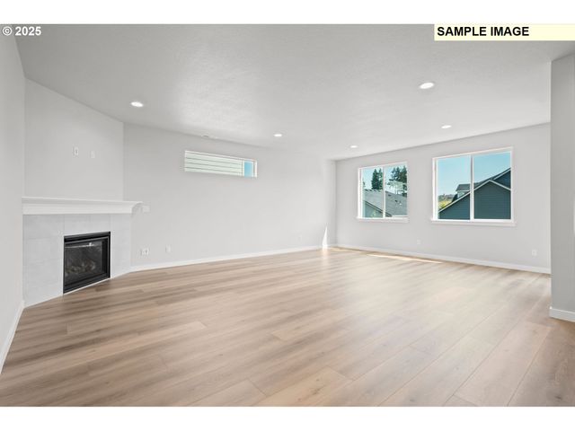 919 Ne SAGEBRUSH Dr, Estacada, OR 97023