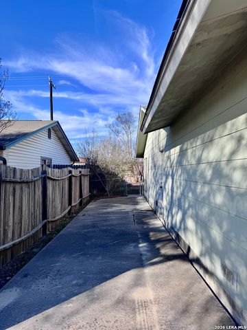 5611 Green Manor St, San Antonio, TX 78223