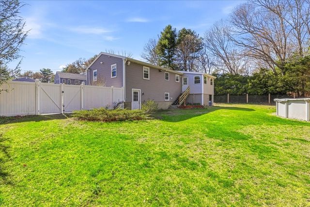 53 Colby Dr, Halifax, MA 02338