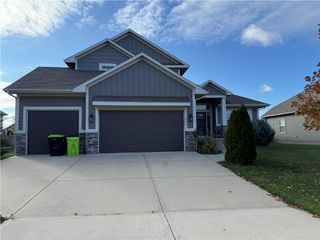 516 SE Linden Drive, Blue Springs, MO 64014