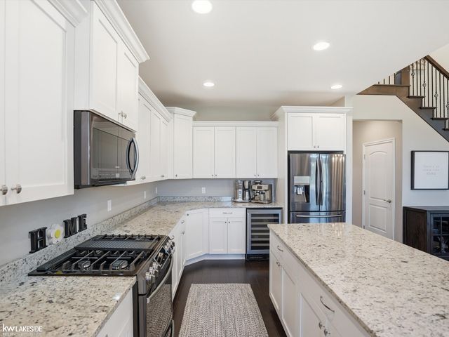 54958 Lawson Creek Drive, Shelby Twp, MI 48316