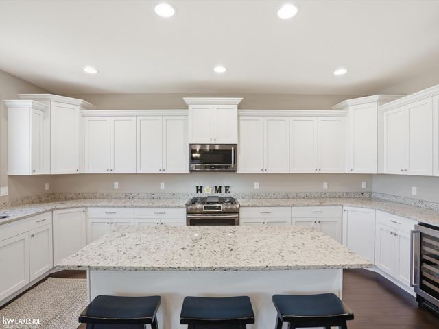54958 Lawson Creek Drive, Shelby Twp, MI 48316