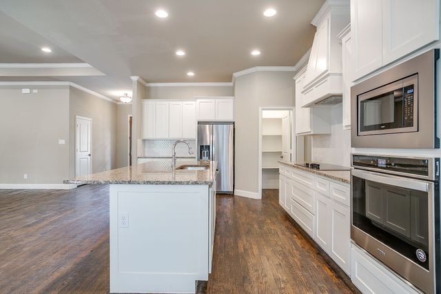 102 Eagle Drive, Lipan, TX 76462