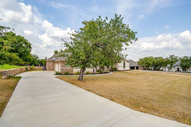 102 Eagle Drive, Lipan, TX 76462