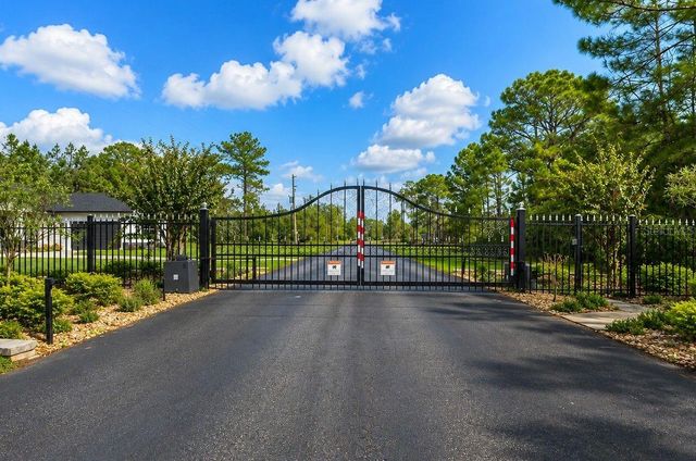 8541 WOODLEAF BOULEVARD, Wesley Chapel, FL 33544