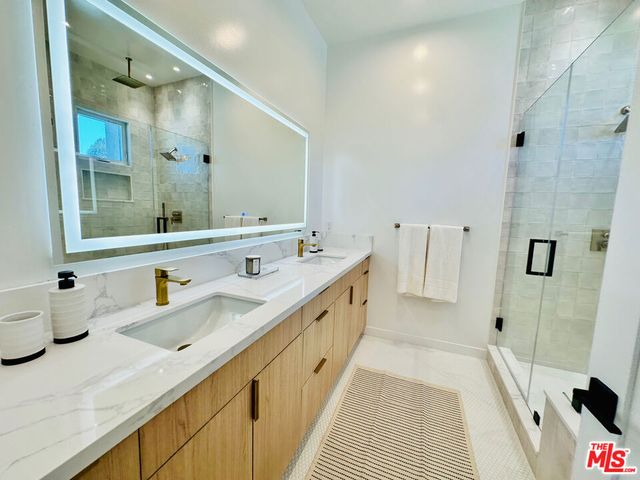 948 E 67th Street B, Inglewood, CA 90302
